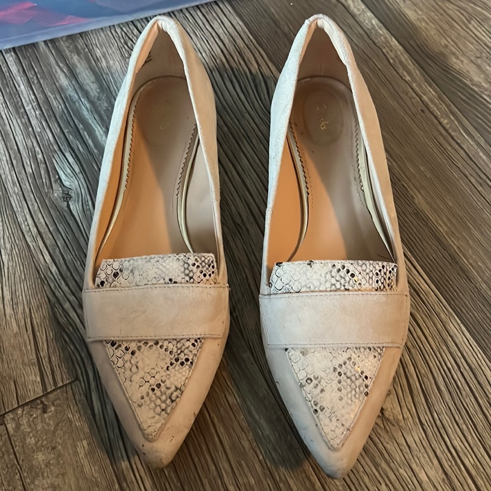 Clarks Beige Flats w/small heel. Size 9.5
